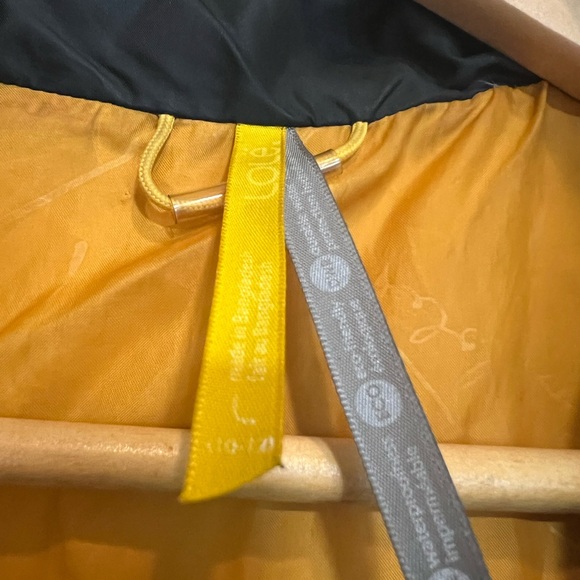 Lole puffer puffy vest, woman’s size large vest. Black and gray with pockets. - Picture 8 of 14